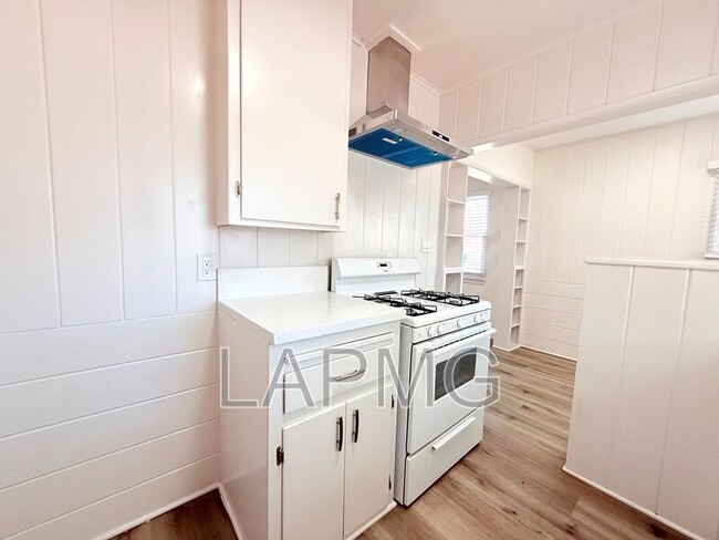 Building Photo - 6200 N Muscatel Ave