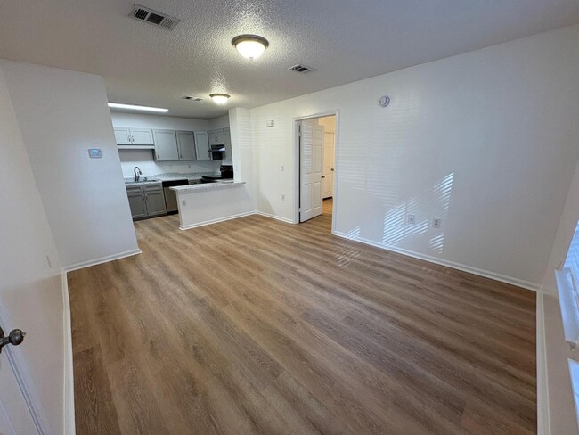 Building Photo - 100 Kazmira Ct