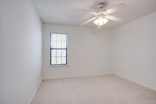 Building Photo - 3128 Village West Drive