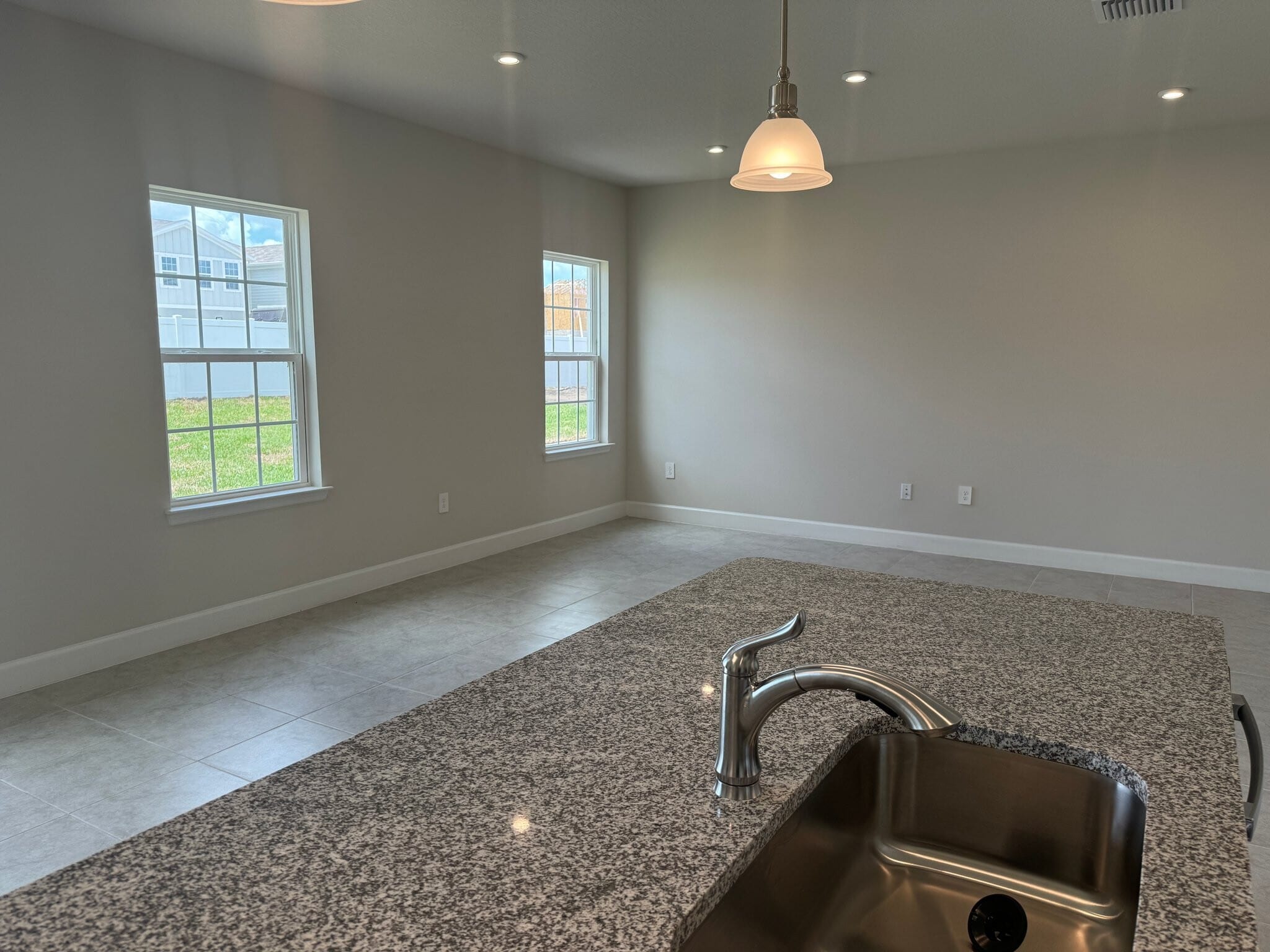 Building Photo - 14051 Crimson Ave