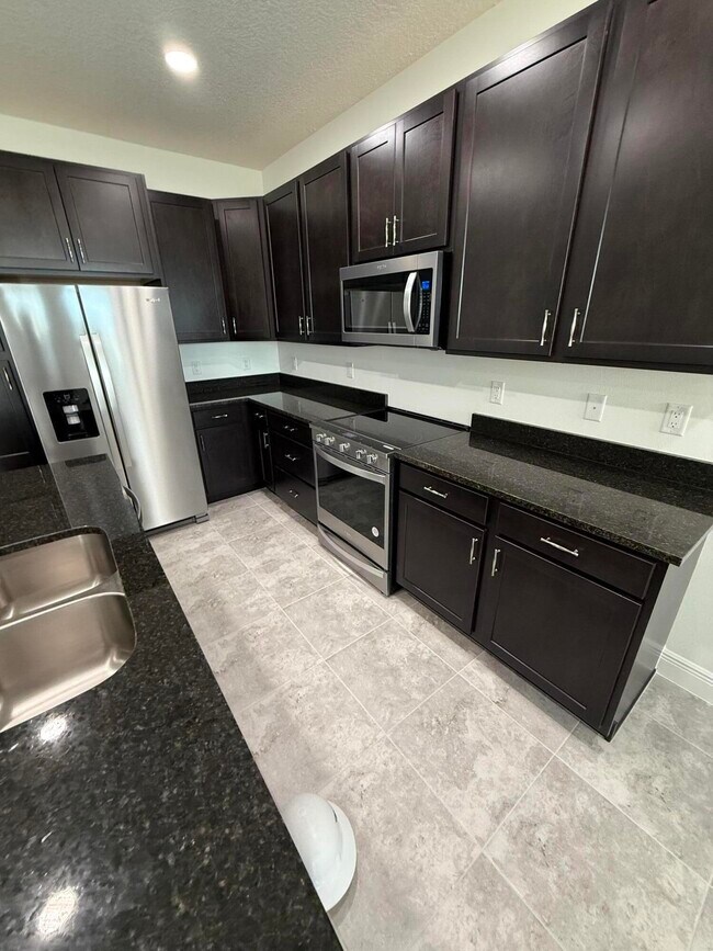 Building Photo - 4718 Longwood Lk Sq