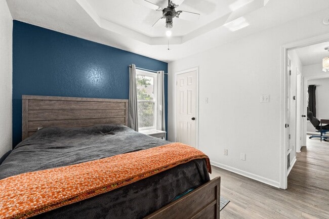 Building Photo - Cute & Cozy 3 Bdrm 2 Bath