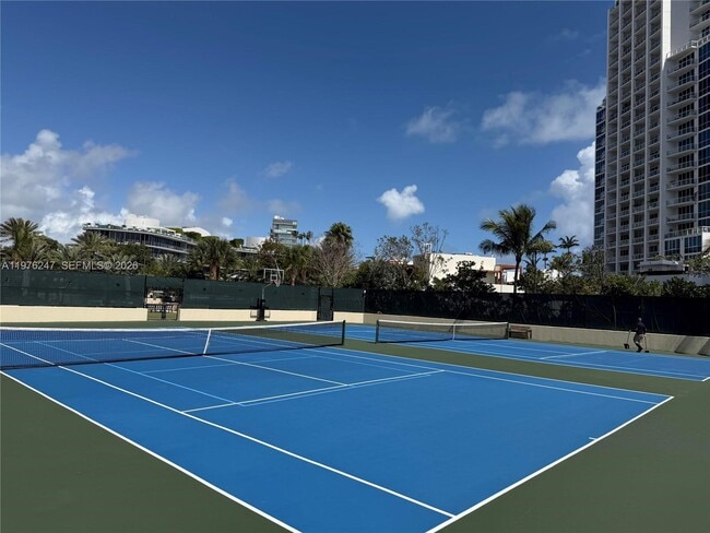 Building Photo - 400 South Pointe Dr