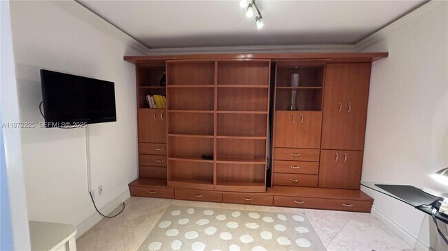 Building Photo - 1830 S Ocean Dr