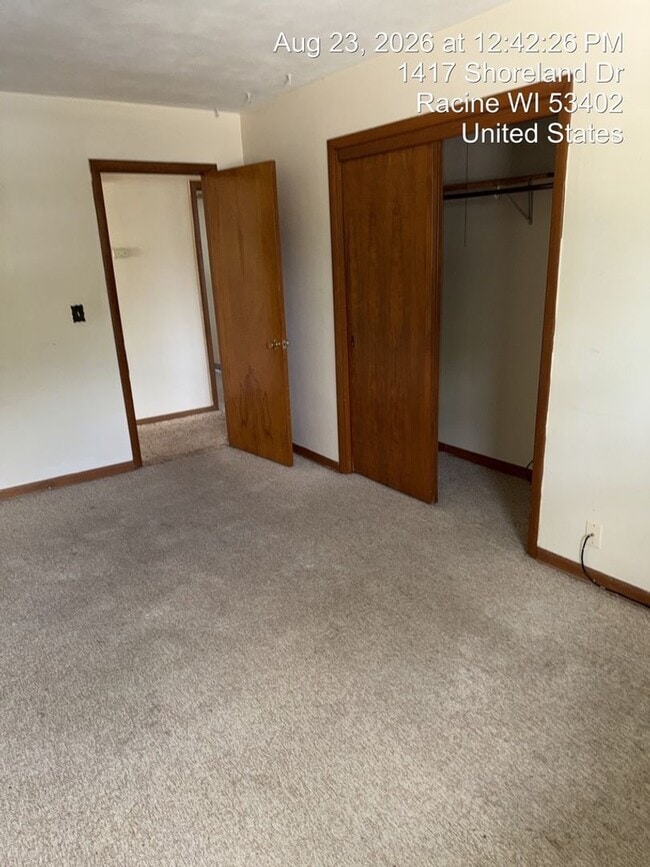 Building Photo - 1417-1419 Shoreland Dr.