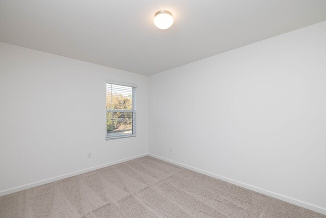 Building Photo - 3BD Townhome Convenient to Hwy 74/ Minutes to Bypass- AVAILABLE MARCH 2026