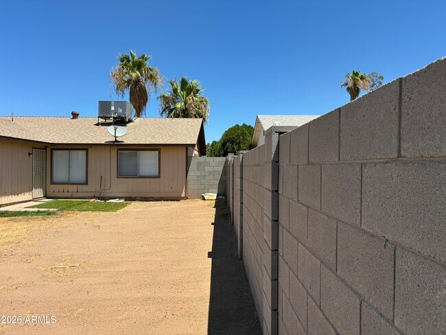 Building Photo - 5915 W Tierra Buena Ln