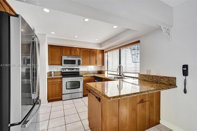 Building Photo - 2990 Oaktree Ln