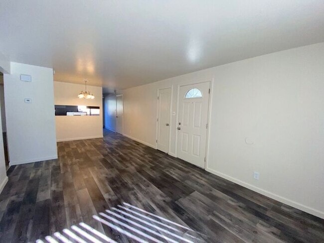 Building Photo - Charming Sparks Duplex - Yard/Garage/AC/1 Pet Friendly