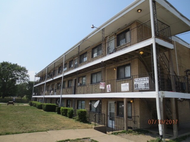 Building Photo - 15945 Lexington Ave