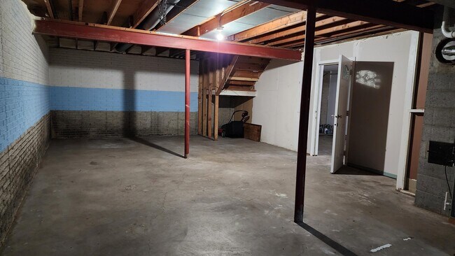 Building Photo - 2418 Adler Cir