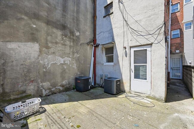 Building Photo - 1241 S 8th St