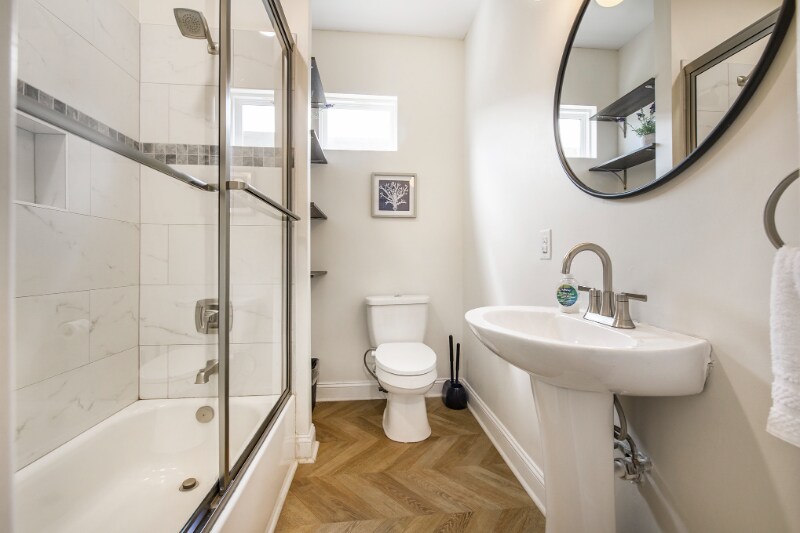 Building Photo - 10 Riker St