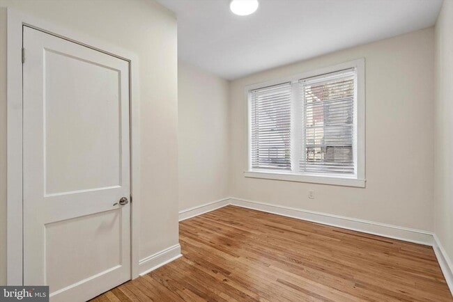 Building Photo - 334 Lombard St