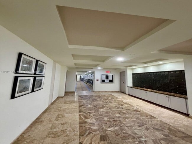 Building Photo - 6061 Collins Ave