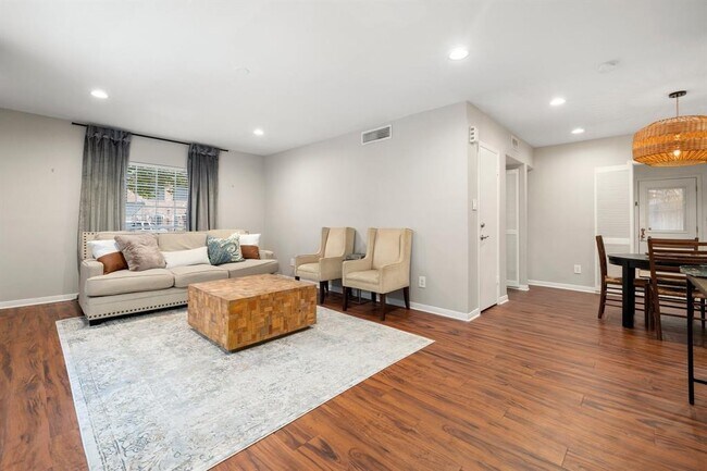 Building Photo - 1809 Stoney Brook Dr