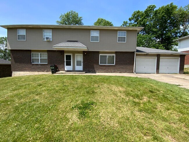 Building Photo - 409-411 Brewer Dr