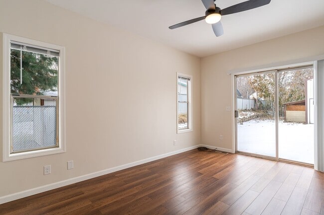 Building Photo - Huge Kitchen, 1000 sq ft Shop/Garage, Remo...