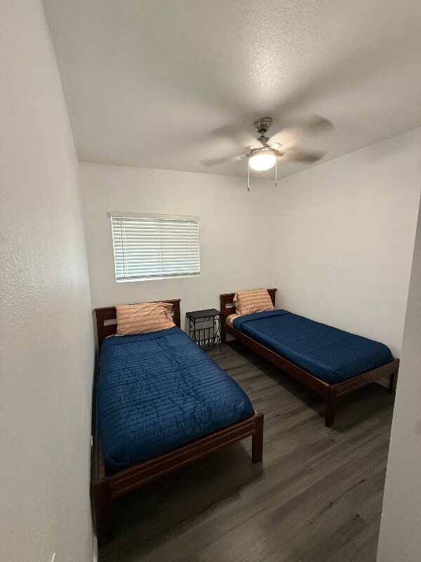 Building Photo - 932 E Tempe Dr