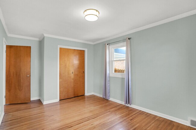 Building Photo - 1240 N Irvington Ave