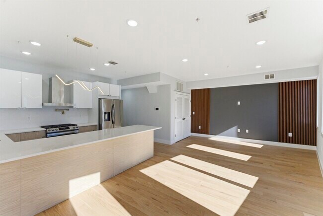 Building Photo - 443 Bergen Ave