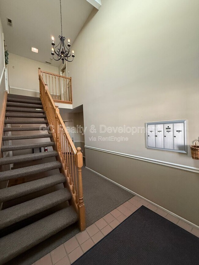 Building Photo - 2878 Meadow Ln