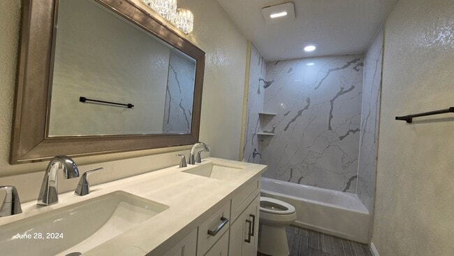 Building Photo - Stunning 3bed/2bath home nestled in a grea...