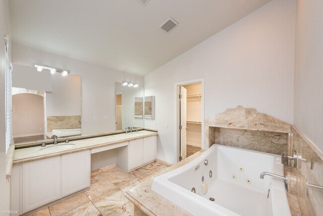 Building Photo - 4 br, 2.5 bath House - 8128 Neptune Beach Ave