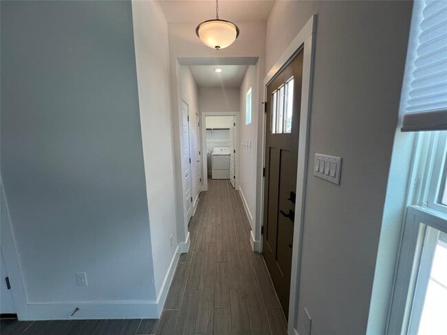 Building Photo - 509 Peace Dr