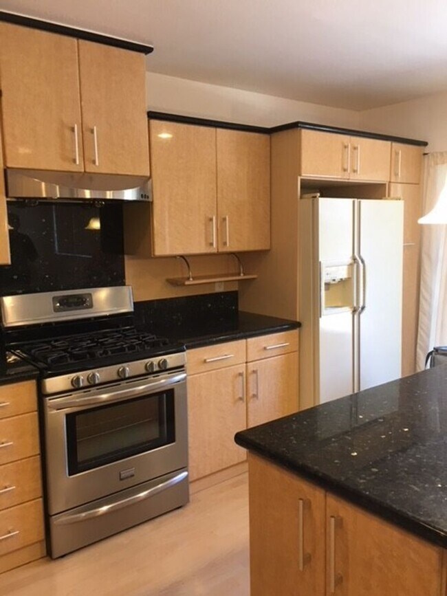 Building Photo - Very nice 3 bedroom, 2 bath Monterey Park ...