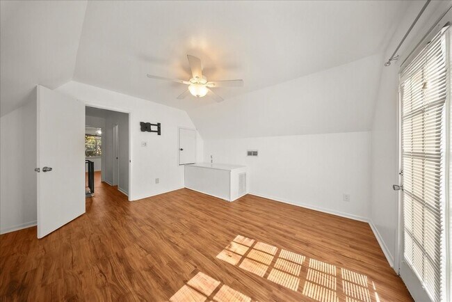 Building Photo - 421 Forrest Ln