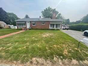 Building Photo - Charming 3-Bedroom Home with Backyard & Of...
