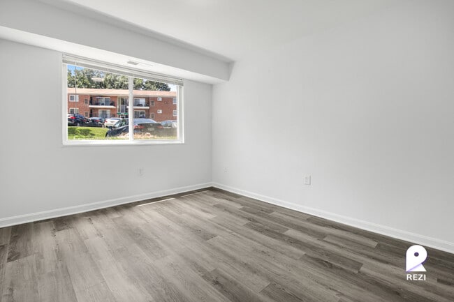 Building Photo - 6421 Hil-Mar Dr