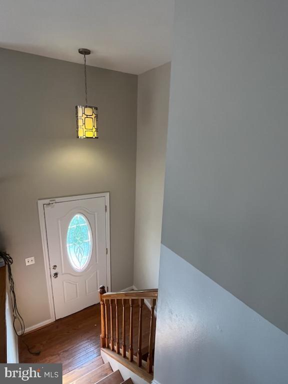 Building Photo - 10310 Meadowview Dr