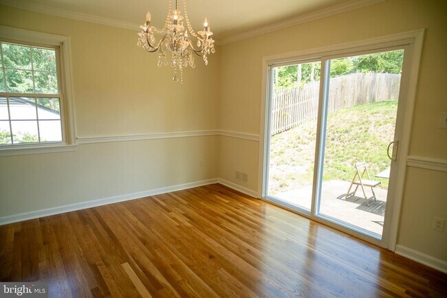 Building Photo - 5012 Larno Dr