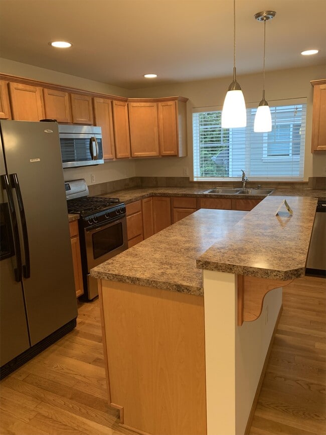 Building Photo - 9515 Holly Dr