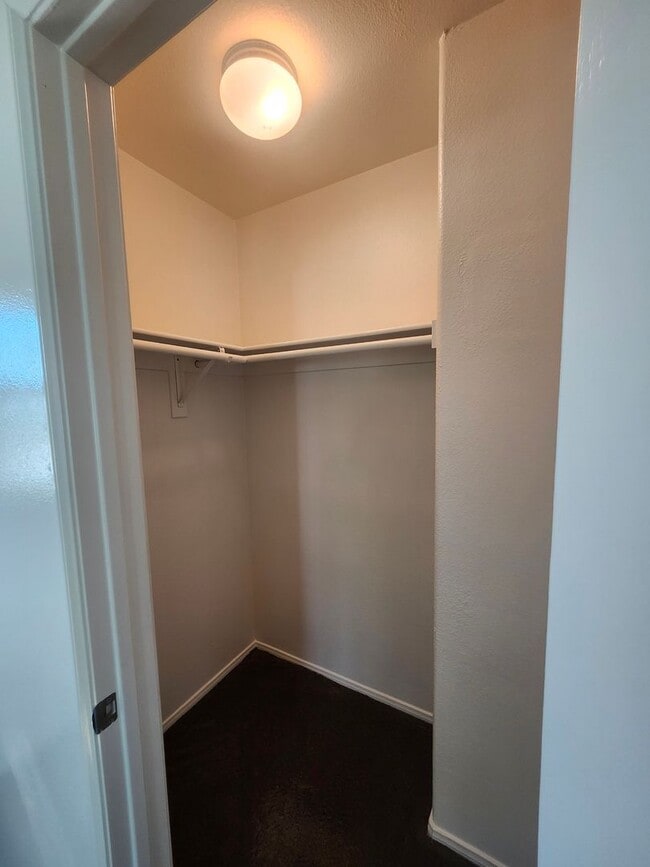 Building Photo - Chino 4 bedroom Beauty