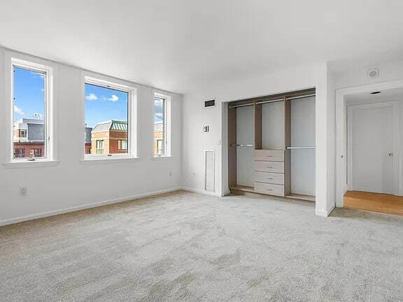 Building Photo - 10 Rogers St