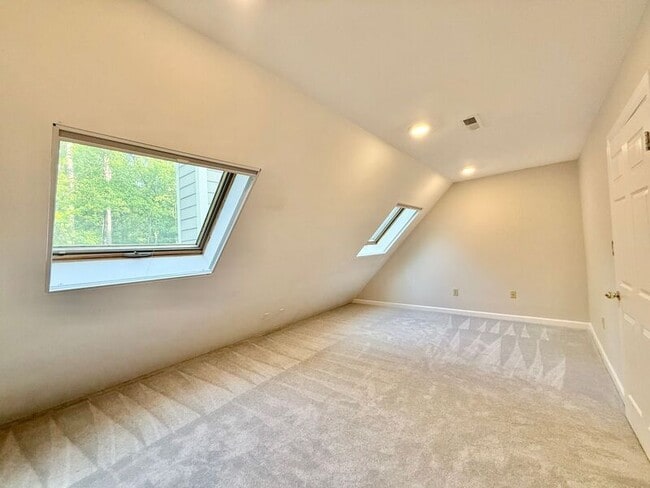 Building Photo - 9412 Springdale Dr