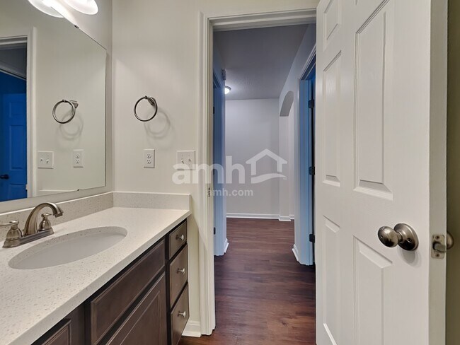 Building Photo - 724 Mary Ln Ext