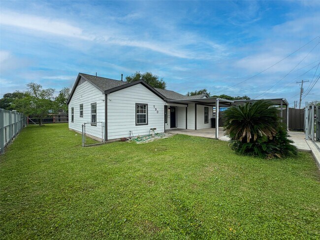 Building Photo - 730 Dunkley Dr