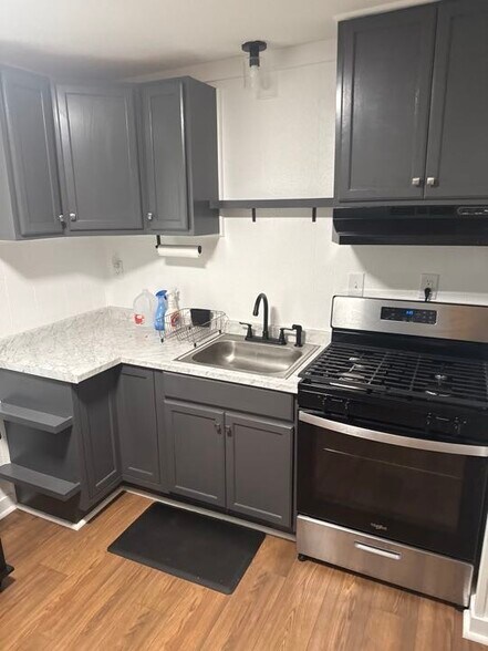 Kitchen - 1032 Oak Ave