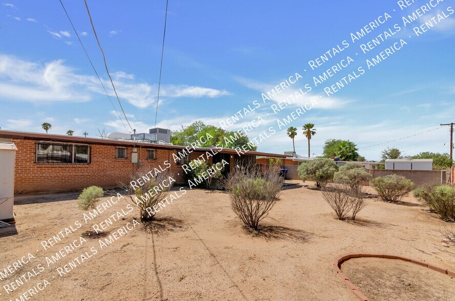 Building Photo - 6545 E Calle Luna