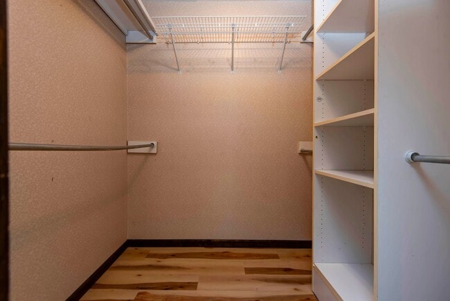 Building Photo - 3839 N Stewart Ave