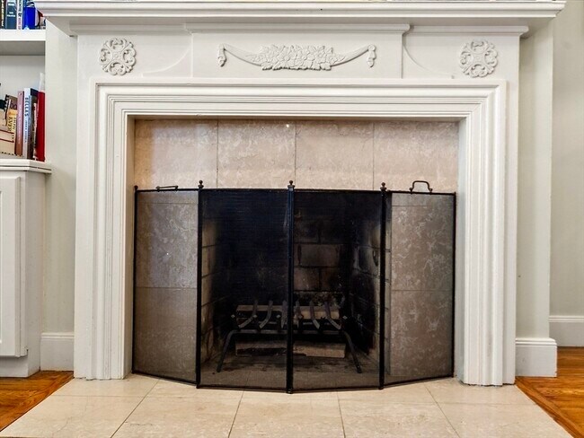 Building Photo - 341 Beacon St