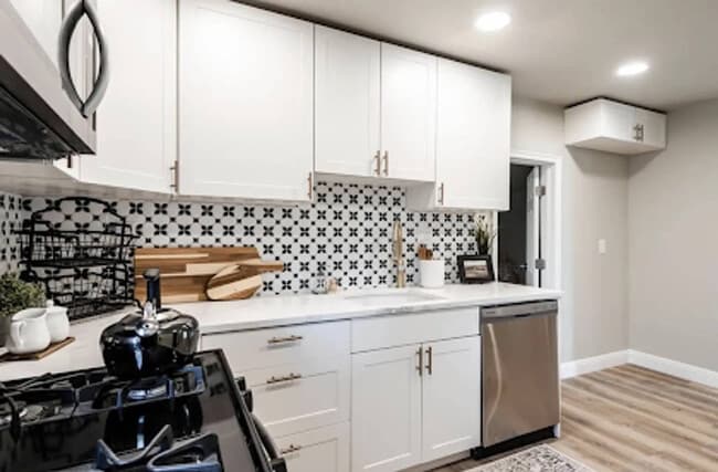 Building Photo - 437 N 700 W