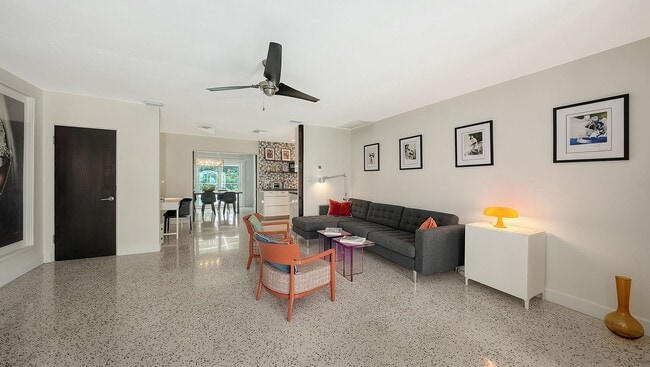 Building Photo - Museum's Area Home