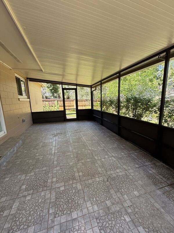 Building Photo - 104 Hatfield Ct