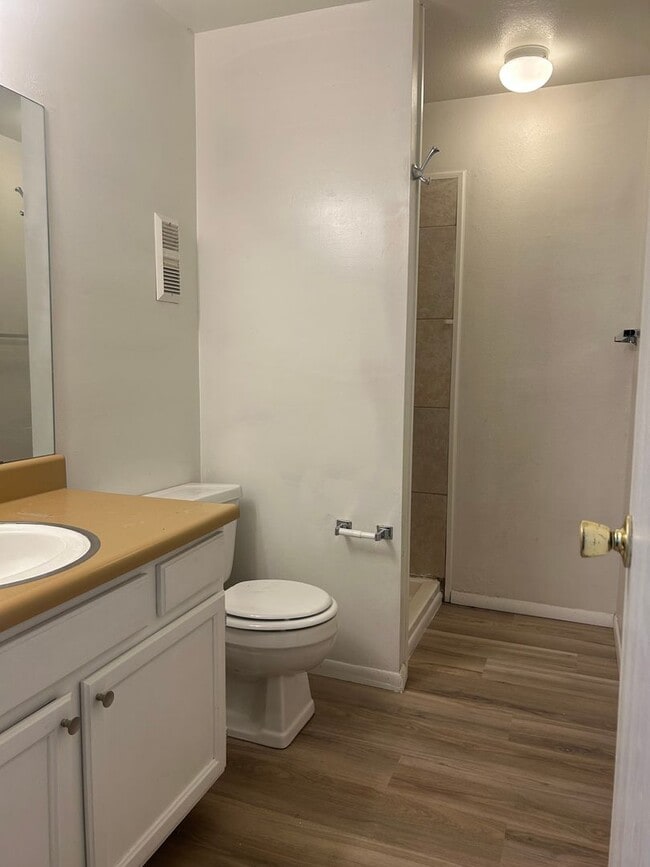 Building Photo - $1950 2 Bed/2 Bath + Bonus Room On Spacious Corner Lot off Briargate