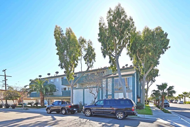 Building Photo - 134 1st St